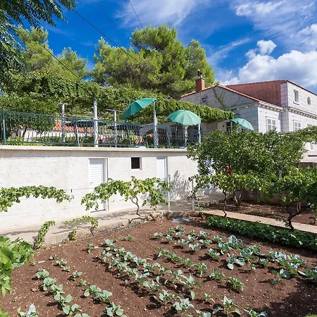 Nyaraló Holiday Stone Garden